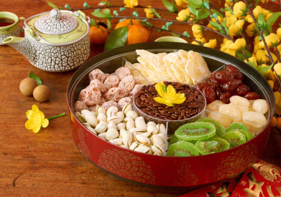 Dưa hấu và mứt Tết